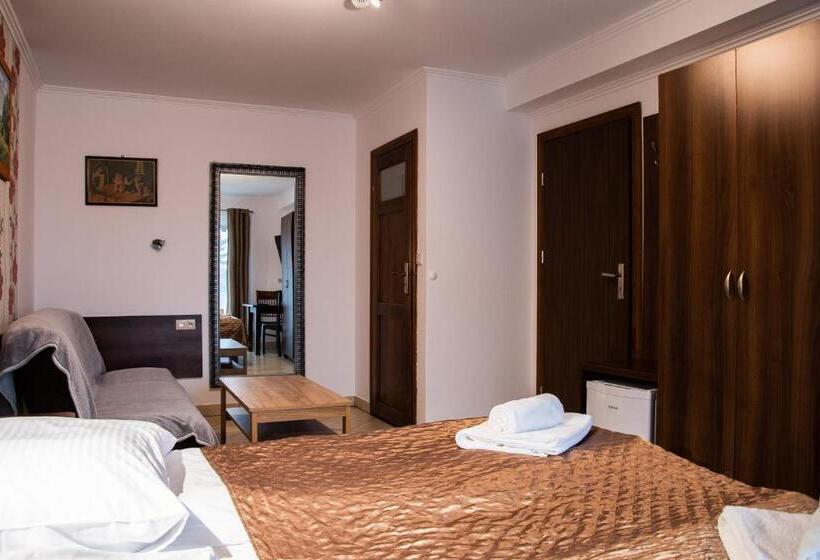 Четырехместный Номер Стандарт, Urychertow