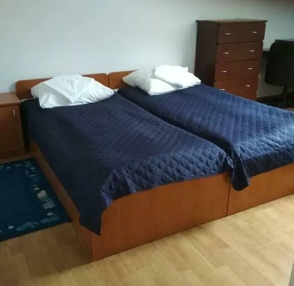 Perhehuone, Vita Augustów