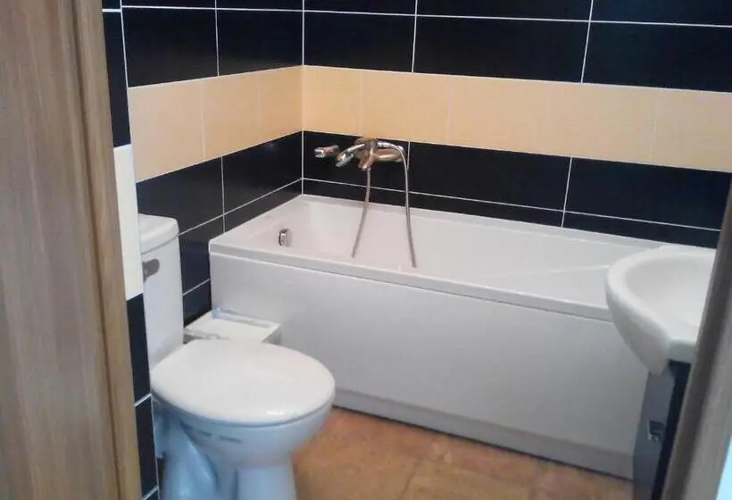 Standard Yhden Hengen Huone, Vita Augustów