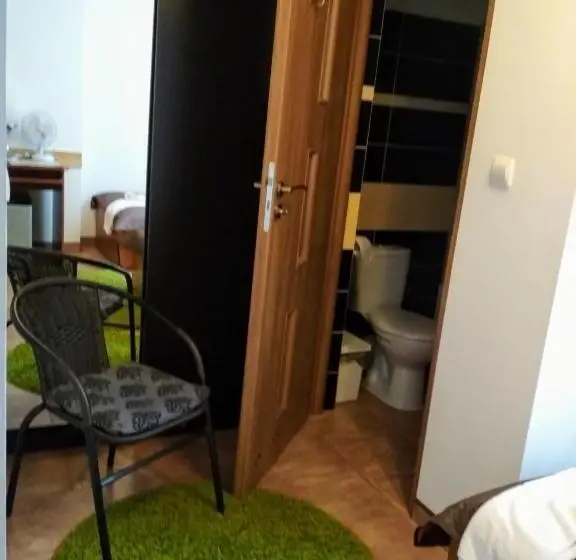 Standard Yhden Hengen Huone, Vita Augustów