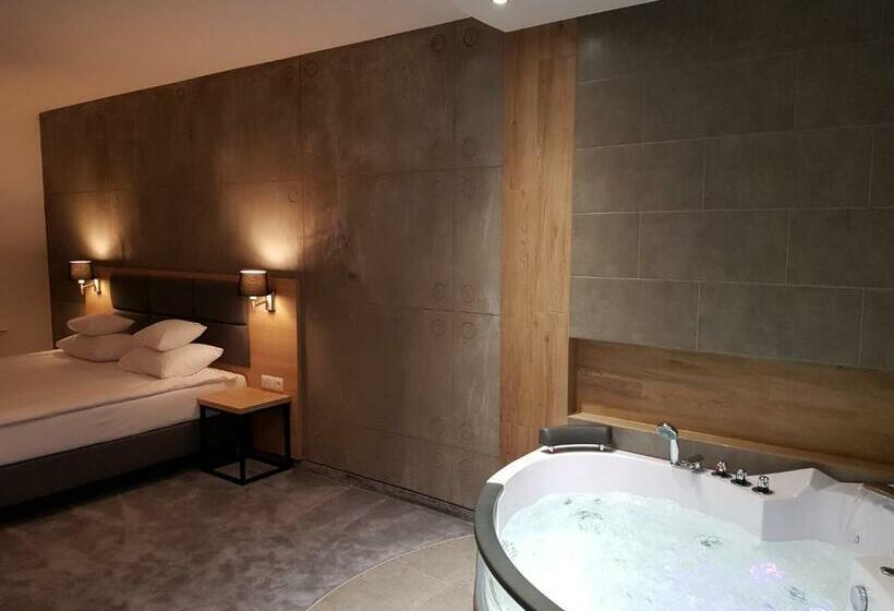 סטודיו דלוקס, Czarny Staw