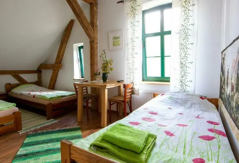 Standard Kolmen Hengen Huone, Gajówka