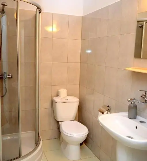 Standard Yhden Hengen Huone, Kamienica Pokoje & Restauracja