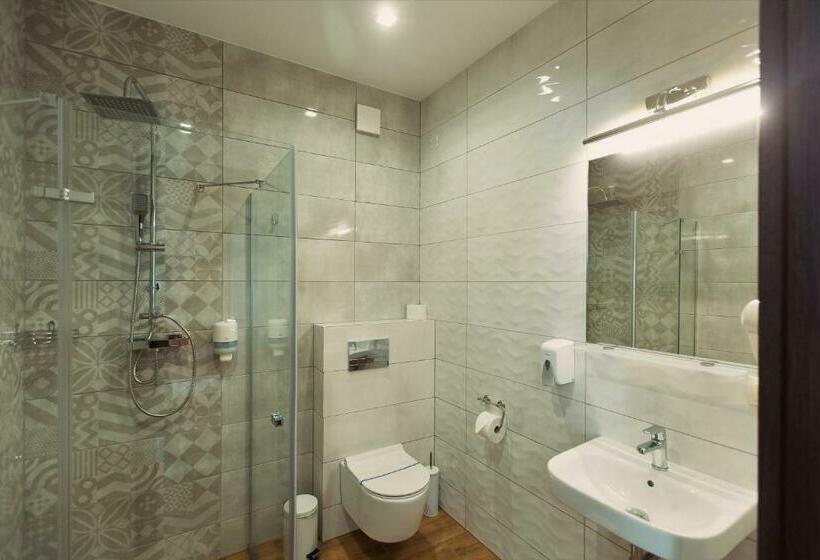 غرفة قياسية مزوَّدة بشُرفة, Rubin