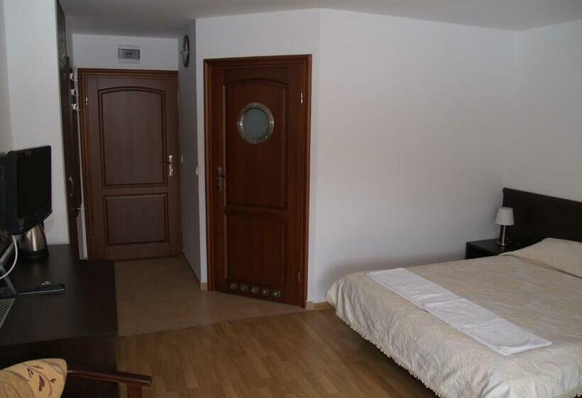 اتاق استاندارد سه تخته با بالکن, Willa Latarnik   Doskonała Lokalizacja, Blisko Atrakcji, 20min Do Plaży