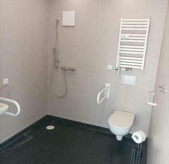 Mozgáskorlátozott Standard Egyágyas Szoba, Lofty Kampus Garnizon