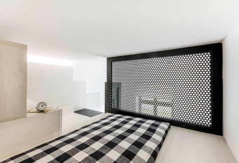 Economy Szoba, Lofty Kampus Garnizon