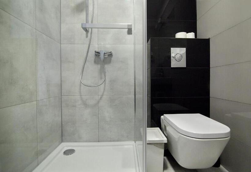 חדר דלוקס, Amadeus