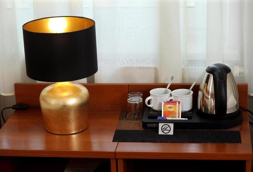 חדר יחיד בסיסי, Amadeus