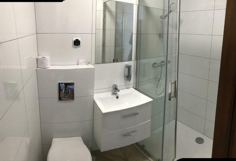 スタンダードルーム, Motel I Restauracja Pod Basztą