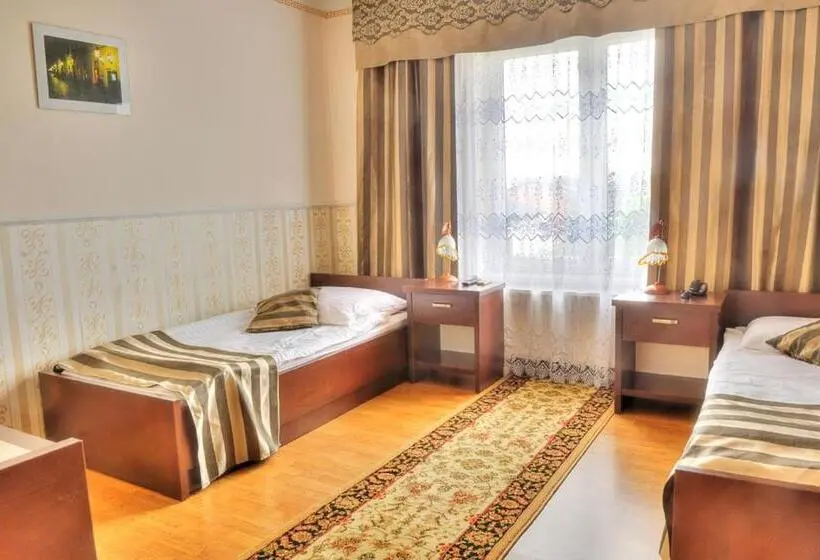 Standard Kolmen Hengen Huone, Adria