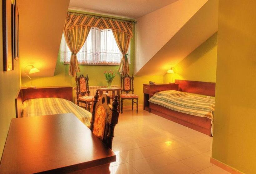 חדר סטנדרט לשלושה, Adria