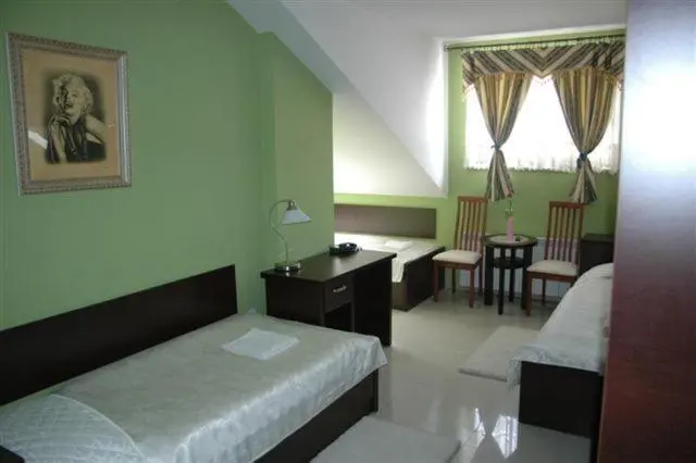 Standard Kolmen Hengen Huone, Adria