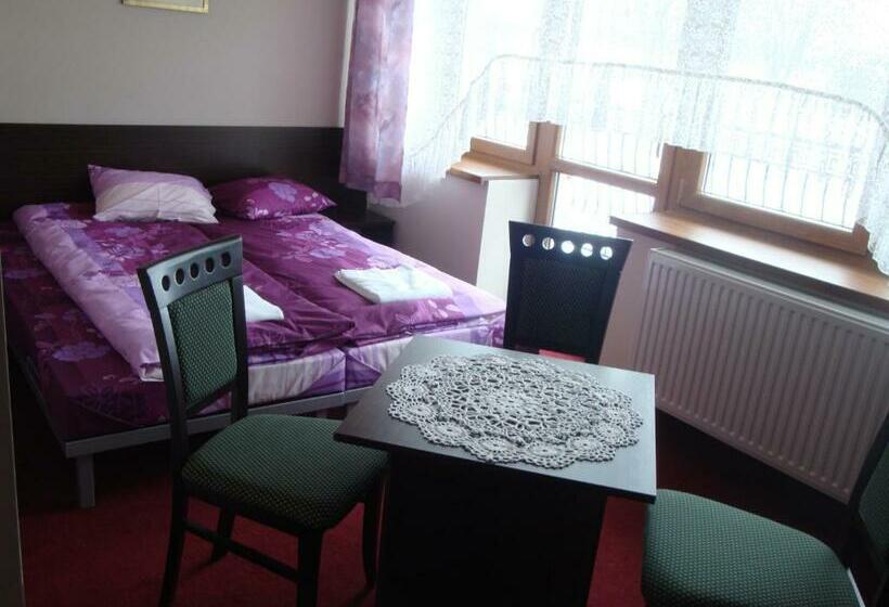 غرفة قياسية رباعية, Willa Czarownica