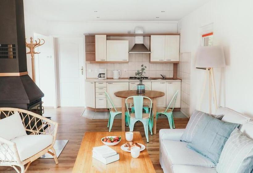 بانگلوی استاندارد, Lake Park łagów