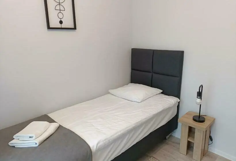 Standard Yhden Hengen Huone, Rewita Pieczyska