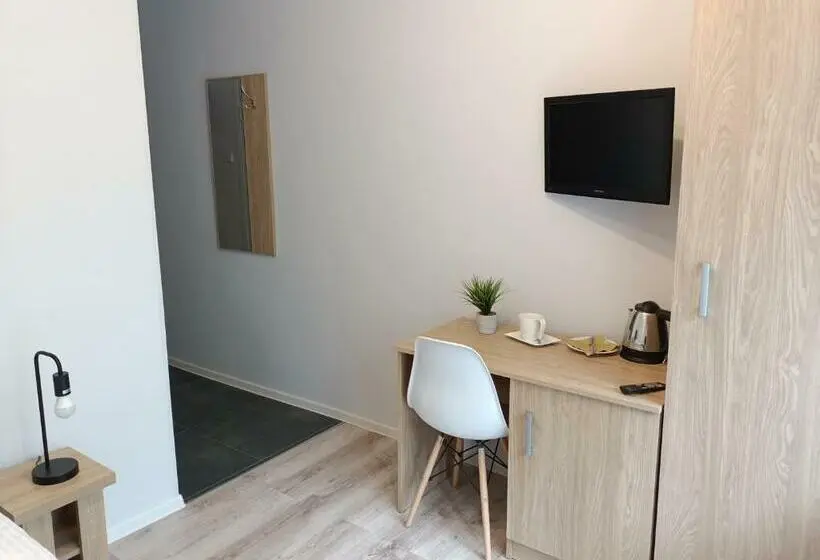 Standard Yhden Hengen Huone, Rewita Pieczyska