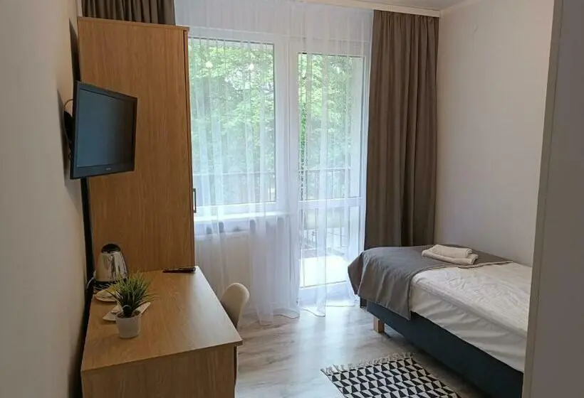 Standard Yhden Hengen Huone, Rewita Pieczyska
