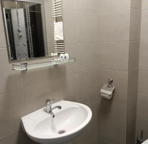 Standard Kolmen Hengen Huone, Rewita Pieczyska