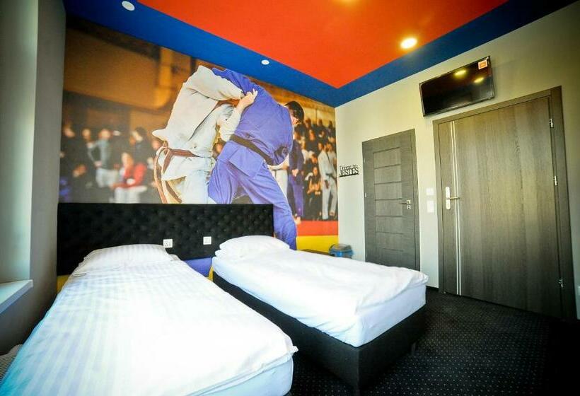 חדר סטנדרט לארבעה, Olympic Old Town