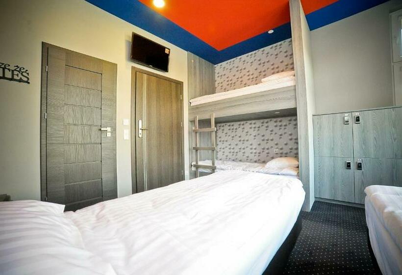 חדר סטנדרט לארבעה, Olympic Old Town