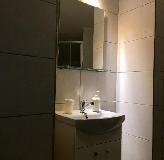 スタンダード4人部屋, Orion