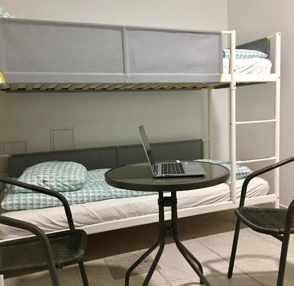 スタンダード4人部屋, Orion