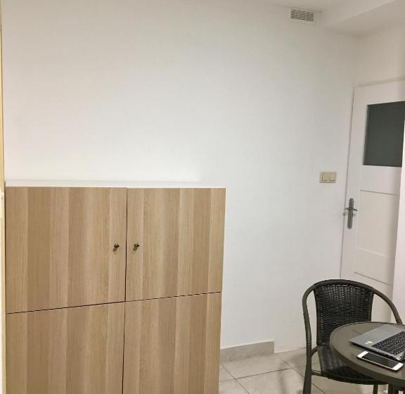 スタンダード4人部屋, Orion