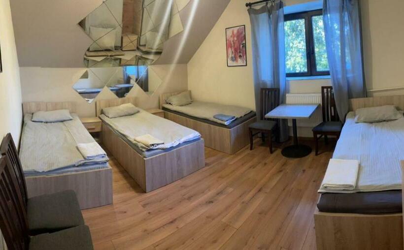 חדר סטנדרט לארבעה, Zajazd Leśny Zakątek Dawniej Zajazd Don Kichot