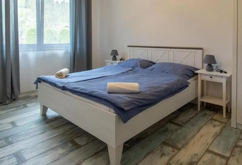 テラス付き１ベッドルームアパートメント, Apartamenty Zazamcze