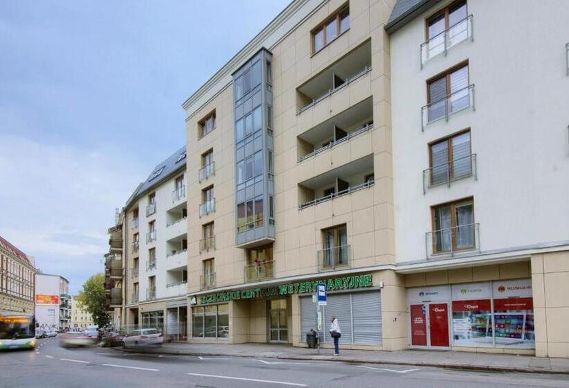 استودیوی استاندارد, Apartments In   Plater