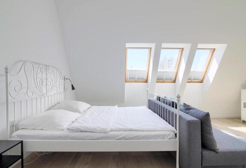استودیوی استاندارد, Apartments In   Plater