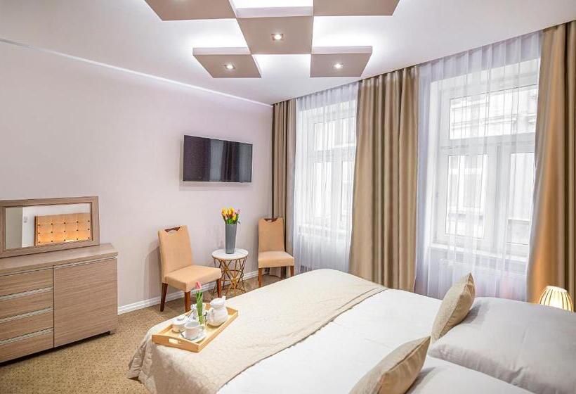 Номер Стандарт, Kamienica Pod Neptunem