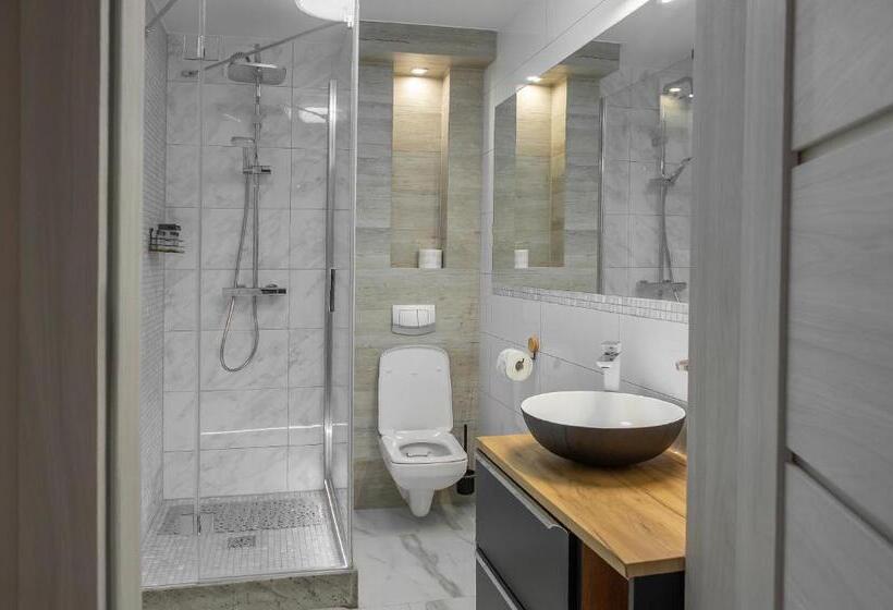 Номер Стандарт, Kamienica Pod Neptunem