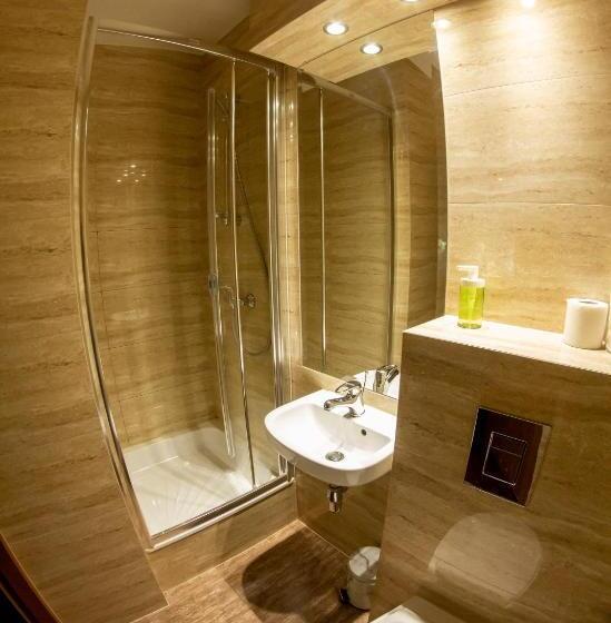 חדר סטנדרט לשלושה, Kamionki