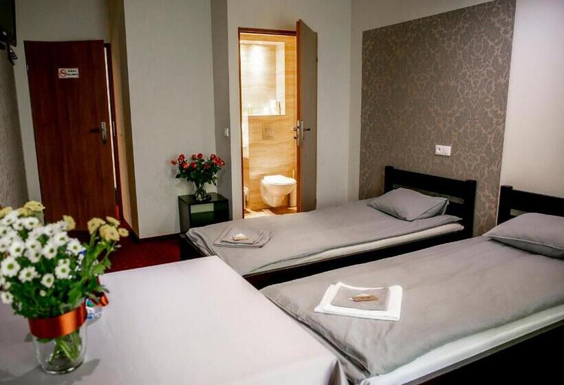 חדר סטנדרט לשלושה, Kamionki