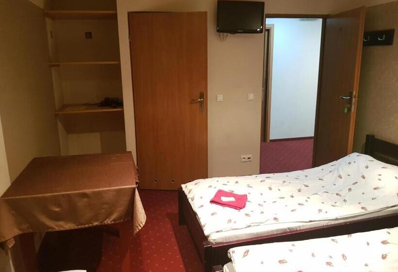 חדר סטנדרט לארבעה, Kamionki