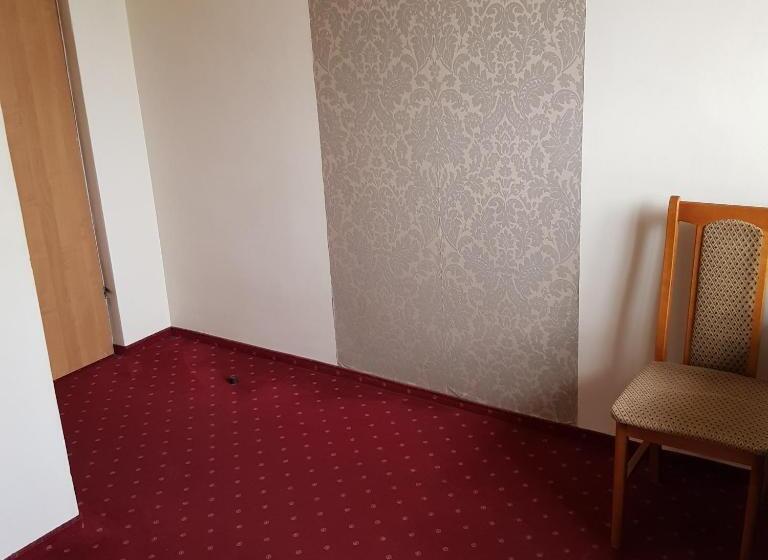 חדר יחיד בסיסי, Kamionki