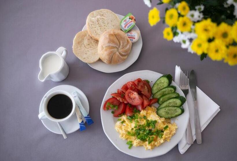 חדר יחיד בסיסי, Kamionki