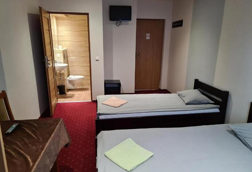 חדר סטנדרט לשלושה, Kamionki