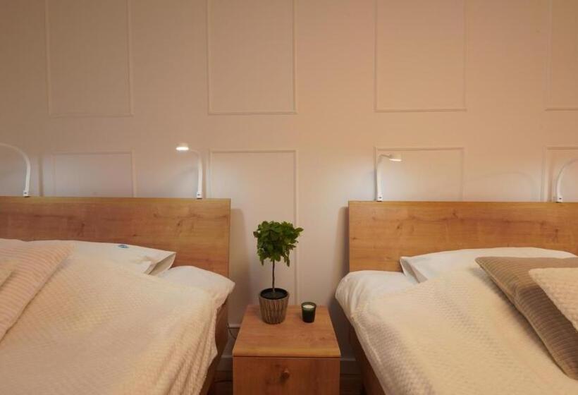 غرفة ديلوكس, Mcew Studnia