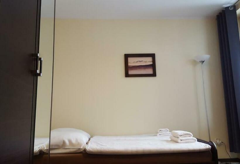 اتاق استاندارد سه تخته با بالکن, Niezapominajka