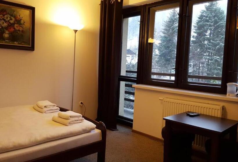 اتاق استاندارد سه تخته با بالکن, Niezapominajka