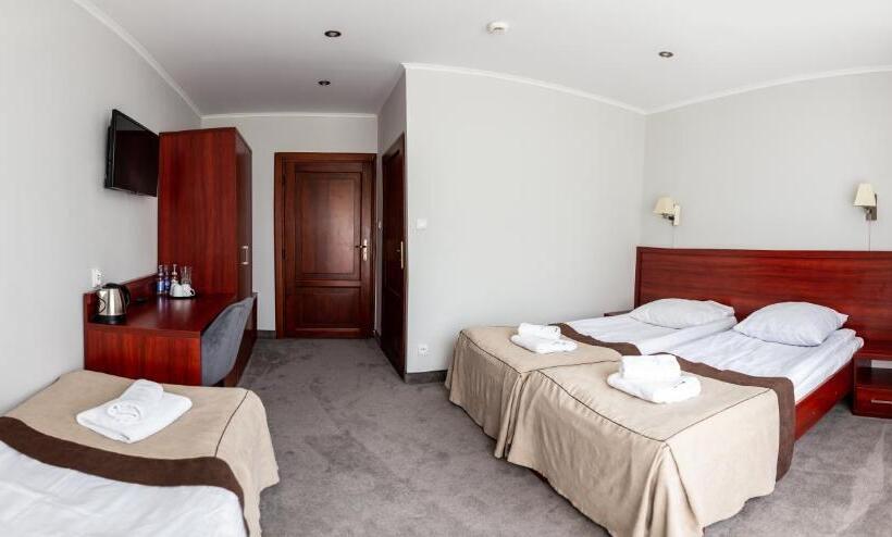 اتاق استاندارد سه نفره, Połoniny Resort