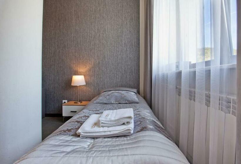 اتاق استاندارد یک نفره, Urocza Art Pensjonat