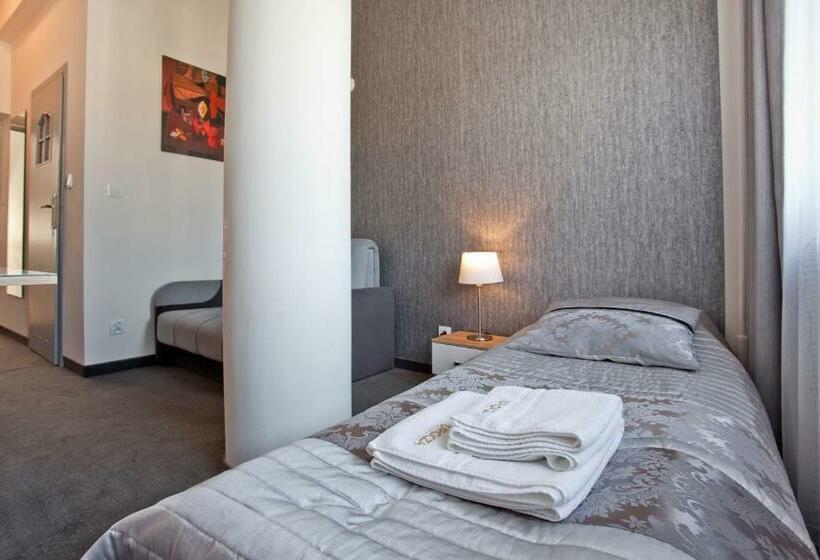 اتاق استاندارد یک نفره, Urocza Art Pensjonat