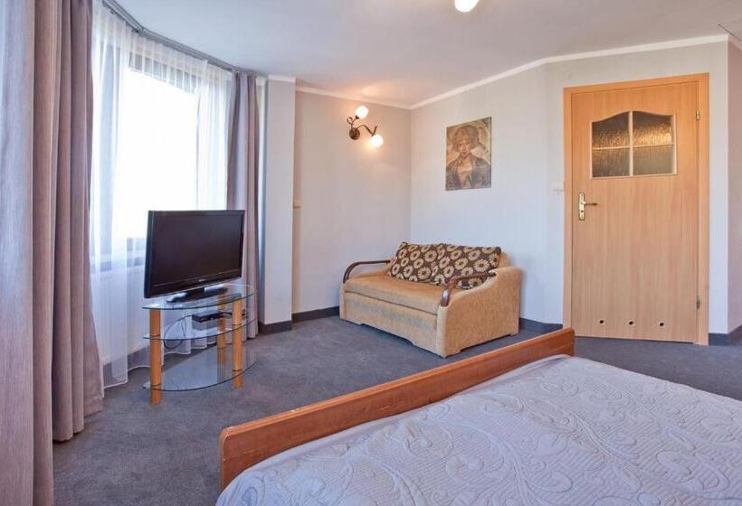 اتاق لوکس سه تخته, Urocza Art Pensjonat