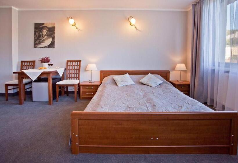 اتاق لوکس سه تخته, Urocza Art Pensjonat