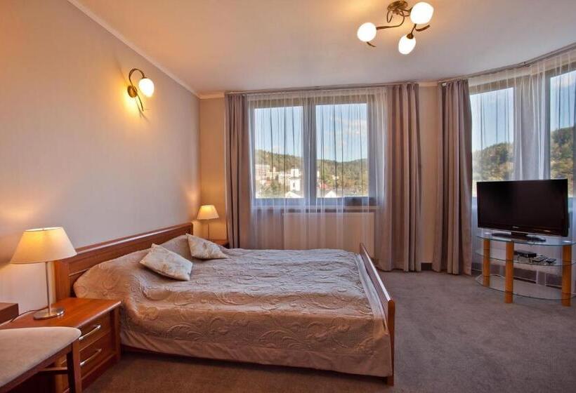 اتاق لوکس سه تخته, Urocza Art Pensjonat