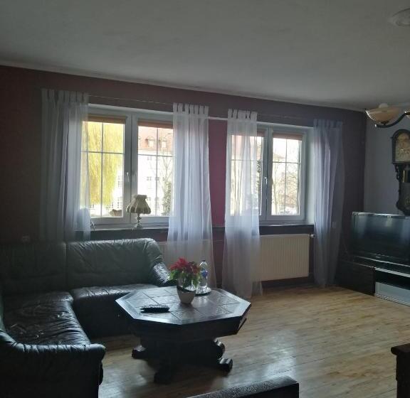 اتاق استاندارد چهار تخته, Zajazd Pod Różą